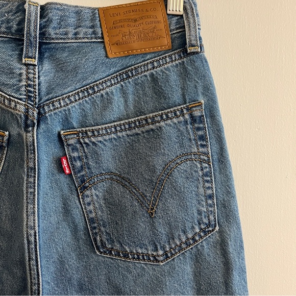 Levi’s Jean shorts - Picture 2 of 8